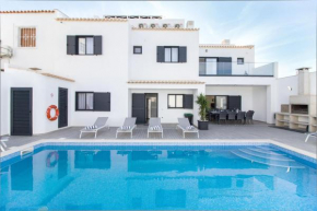 Villa Albufeira Grande - superb 6 bedroom villa sleeps 14 AC and short walk to beachold town